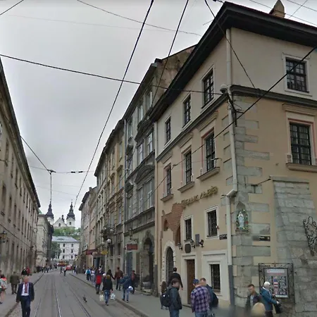 уютная на площади рынок * Lviv