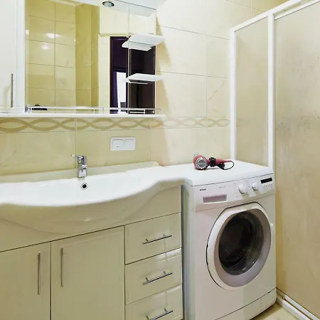 уютная на площади рынок Apartamento Lviv